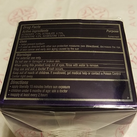 Anew Platinum Day Cream Broad Spectrum SPF 25 - Picture 4 of 5